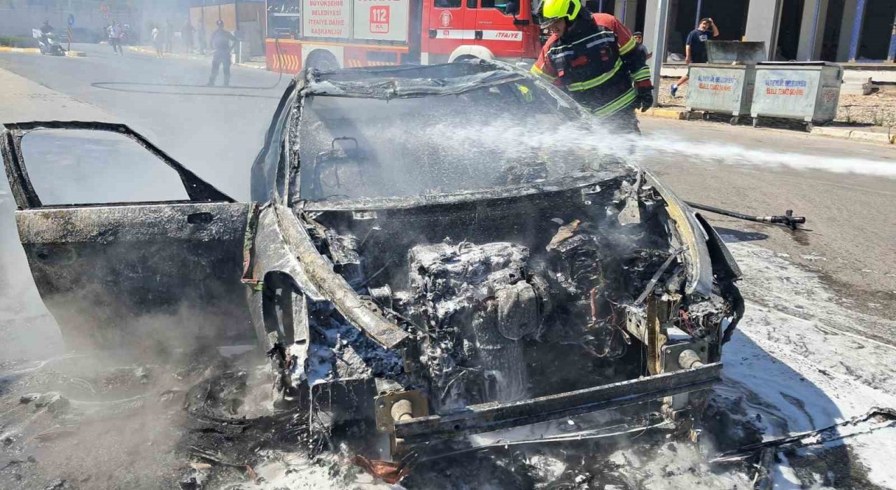 Balıkesirde araç yangını panik oluşturdu