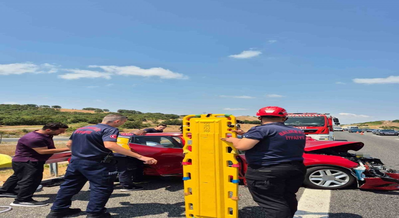 Balıkesirde otoyolda zincirleme trafik kazası: 8 yaralı