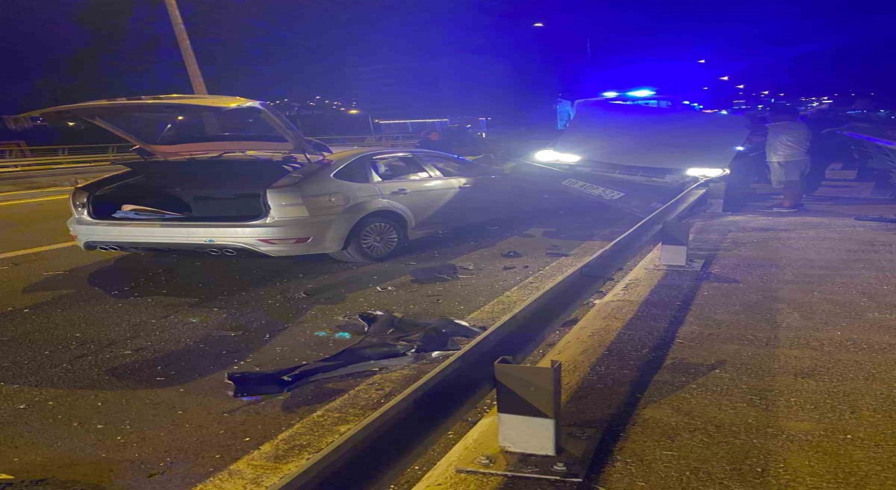 Balıkesirde sıkışmalı trafik kazası: 2 yaralı