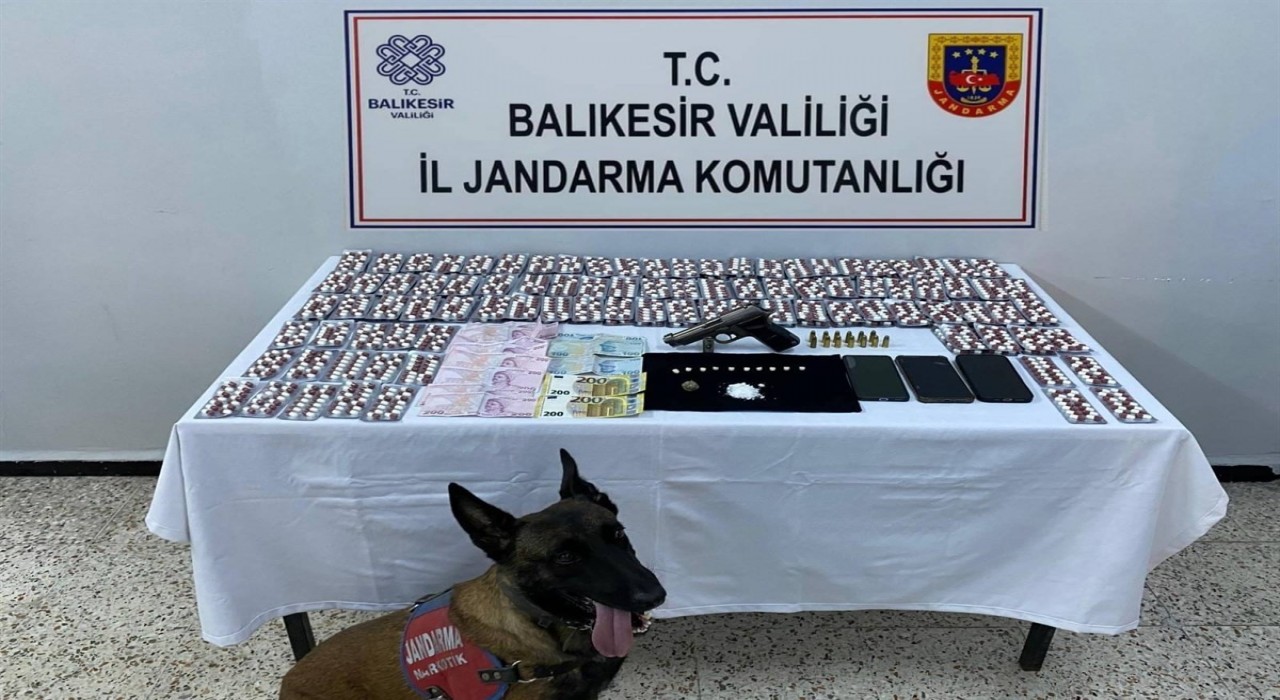 Balıkesirde uyuşturucu çetesine şafak operasyonu: 5 gözaltı