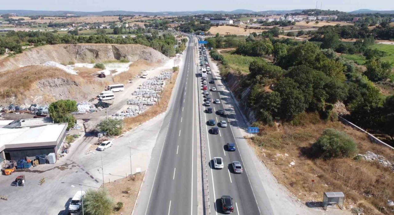 Balıkesirde yaz tatili bitti, trafik yoğunluğu başladı