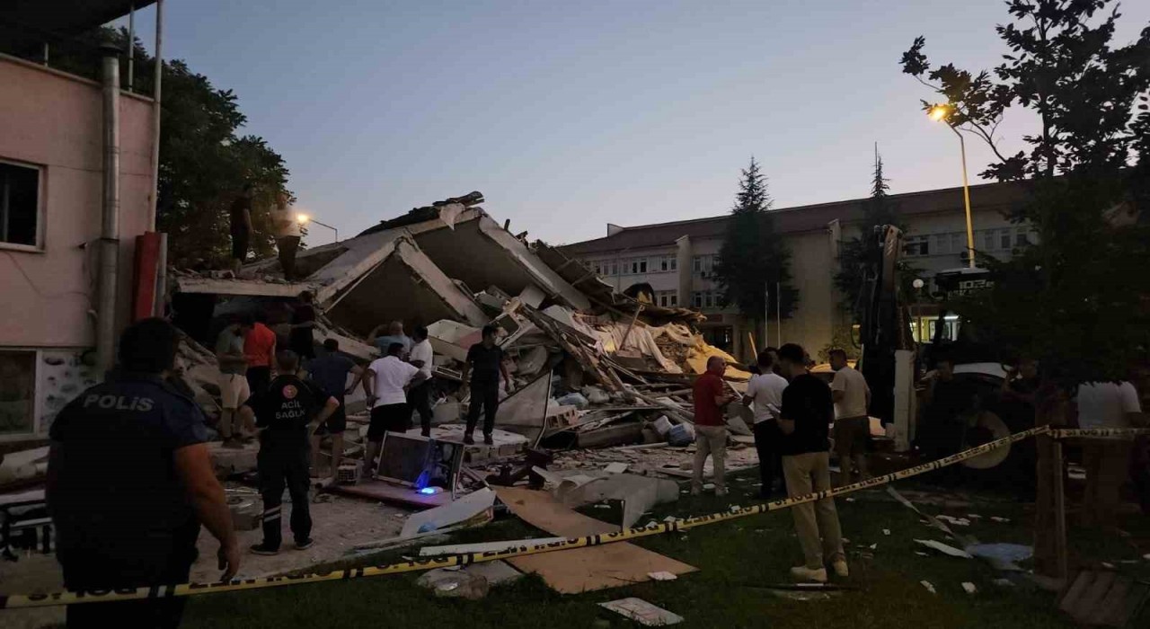 Balıkesirdeki deprem için Aydından AFAD ekipleri yola çıktı