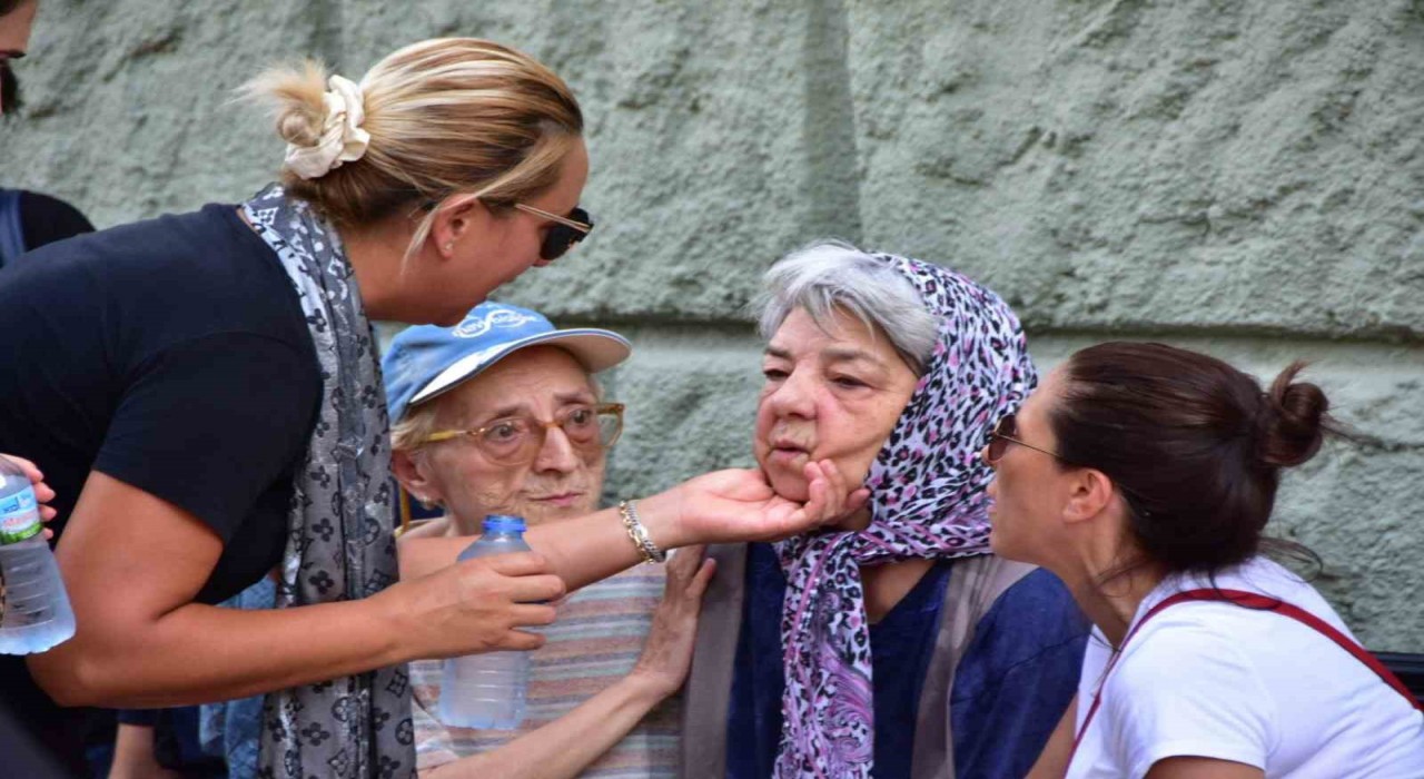 Balıkesirdeki depremde hayatını kaybeden vatandaş son yolculuğuna uğurlandı