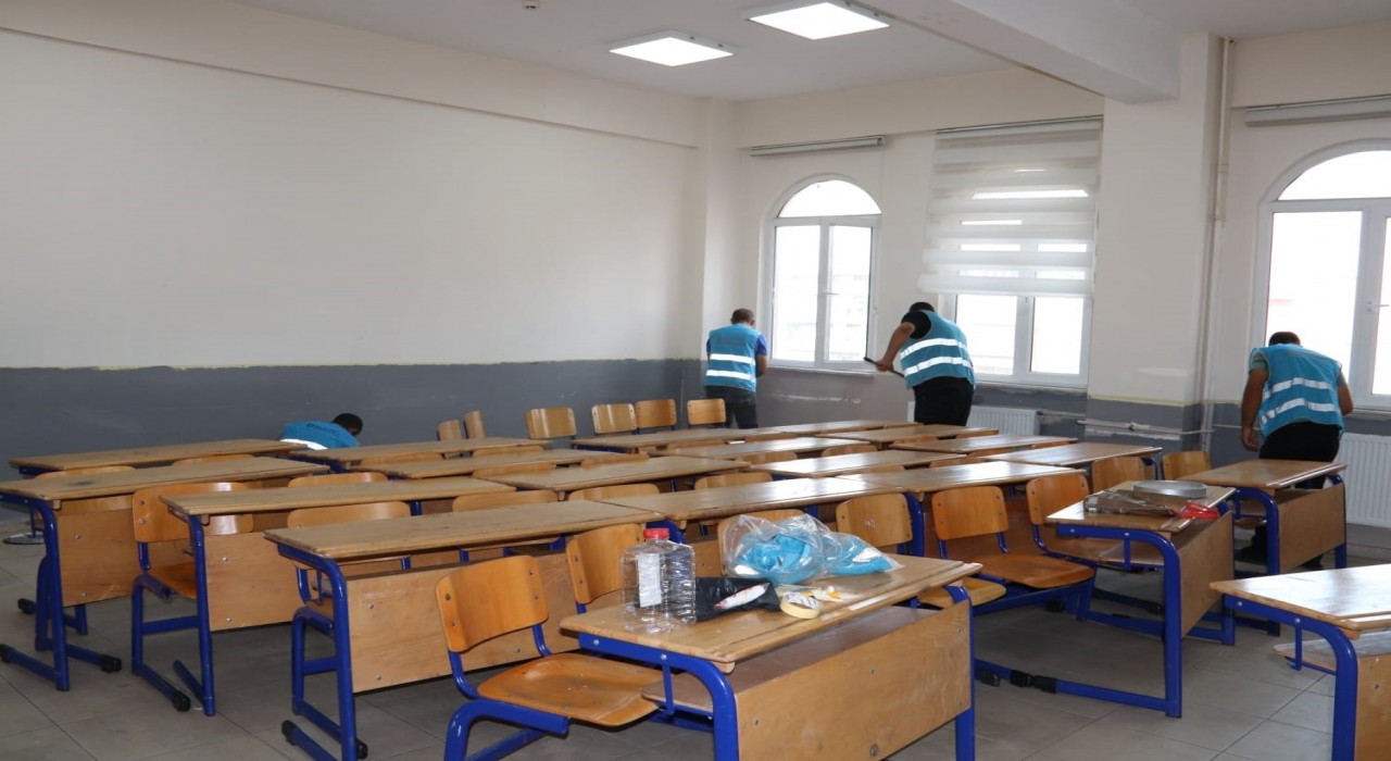 Balıkesirdeki okullar el birliğiyle yenilendi: Denetimli serbestlik yükümlülerinden eğitime katkı