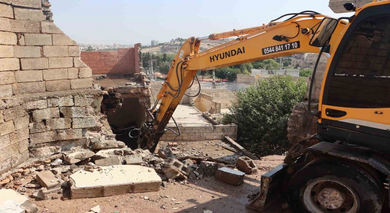 Balıklıgöl çevresindeki gecekondular bir bir yıkılıyor