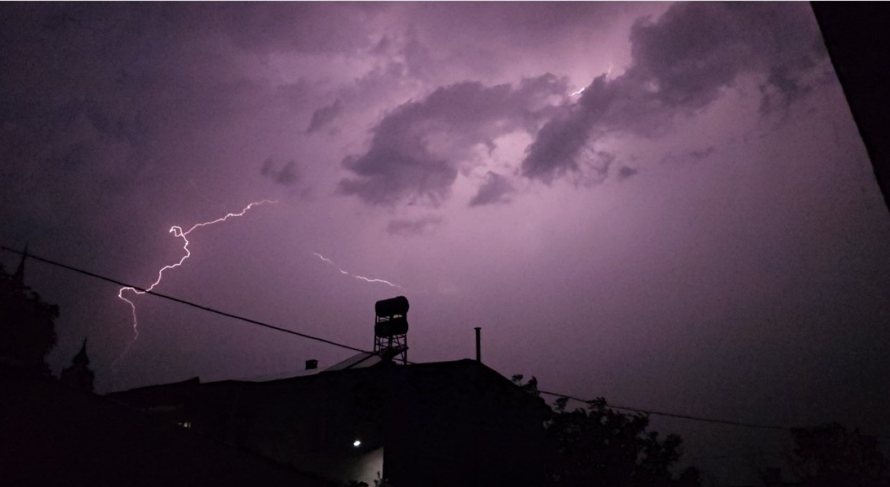 Bandırma ve Erdekte sağanak yağış