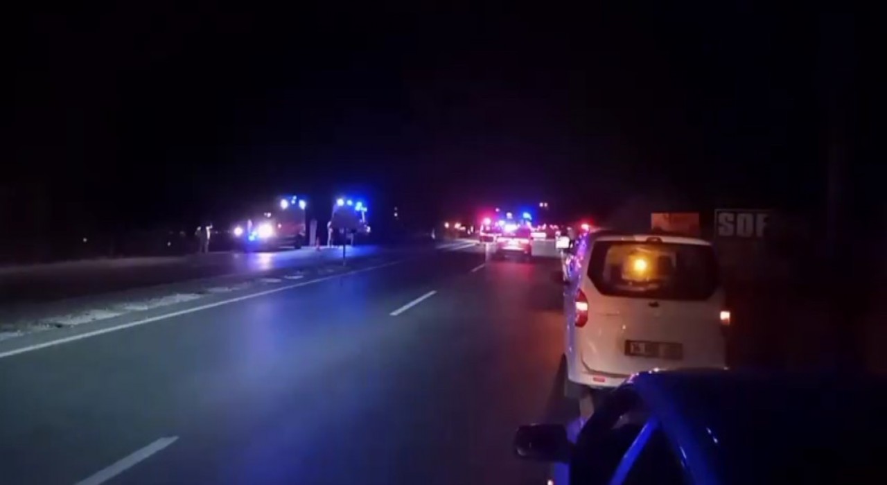 Bandırmada feci trafik kazası: 1 ölü, 4 yaralı