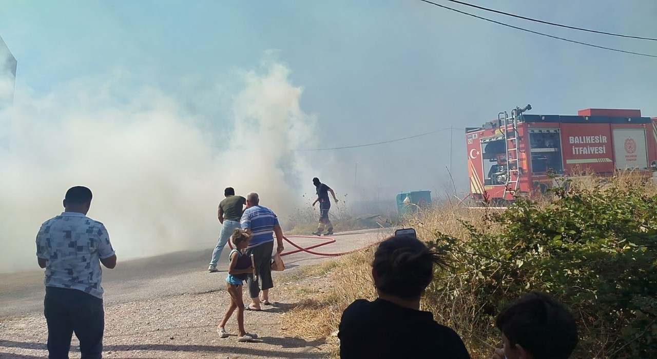 Bandırmada NATO Dolum Tesisi yakınında çıkan yangın söndürüldü