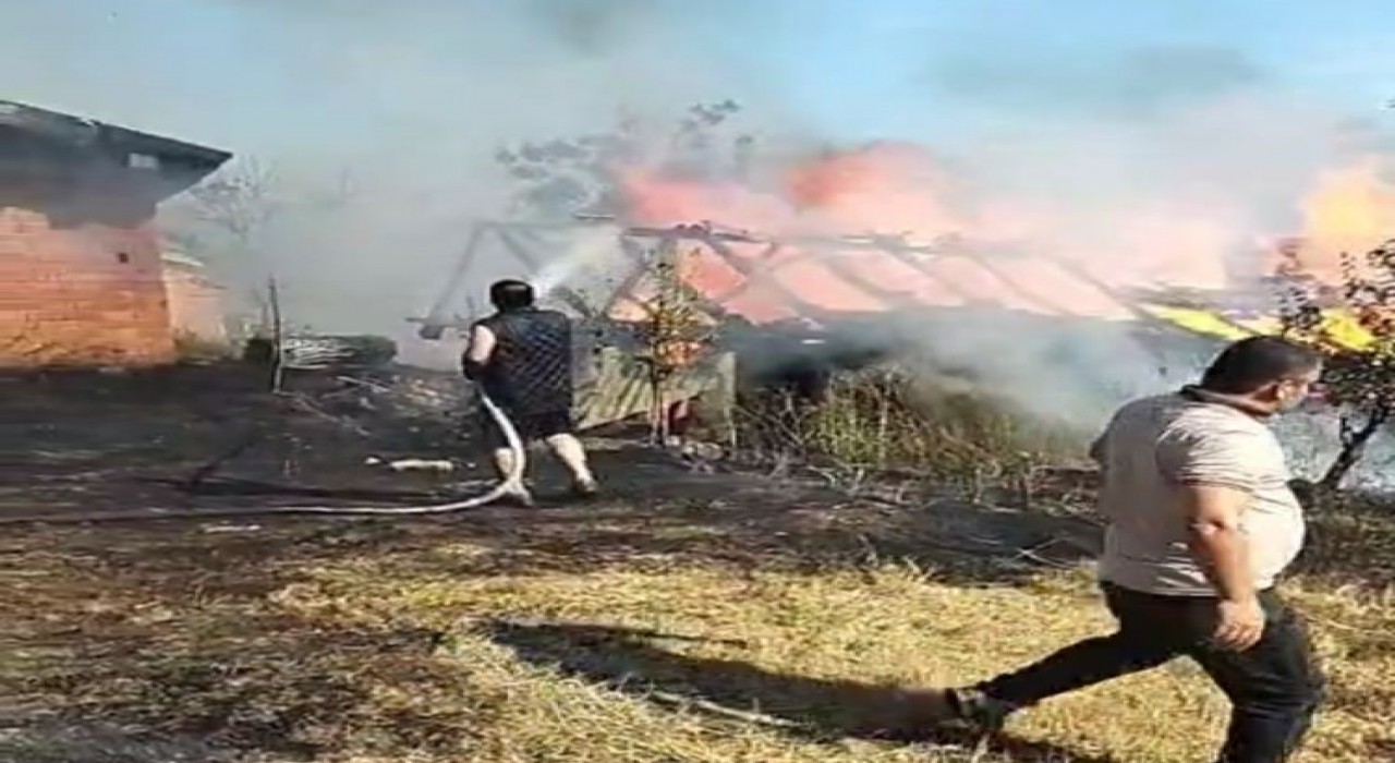 Bartında samanlık yangını