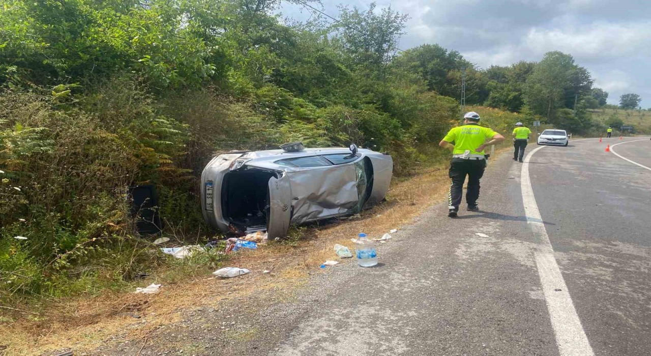 Bartında yoldan çıkan otomobil devrildi: 3 yaralı