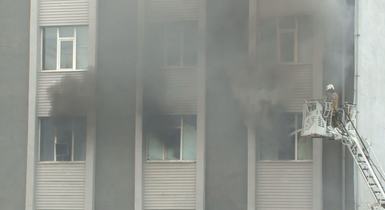 Başakşehirde çorap imalathanesinde korkutan yangın