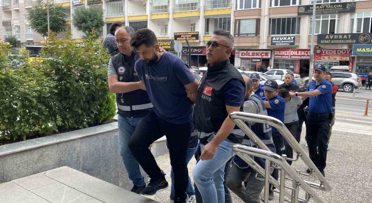 Başınız belada diyerek vatandaşları ağına düşürdüler, 15 milyon liralık vurgun yaptılar