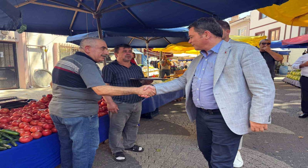 Başkan Aydın, Muradiye Pazarında esnaf ve vatandaşla buluştu