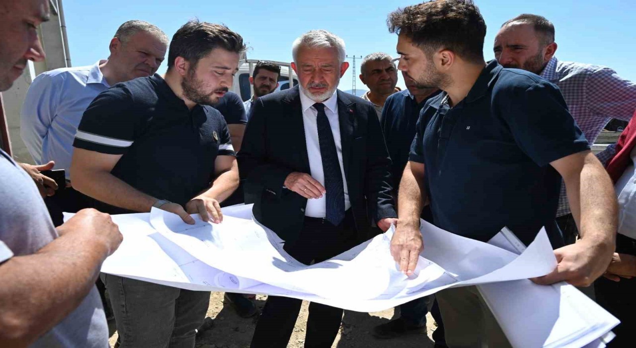 Başkan Başdeğirmen, Gül 2 Sanayi Sitesindeki örnek dükkanları inceledi