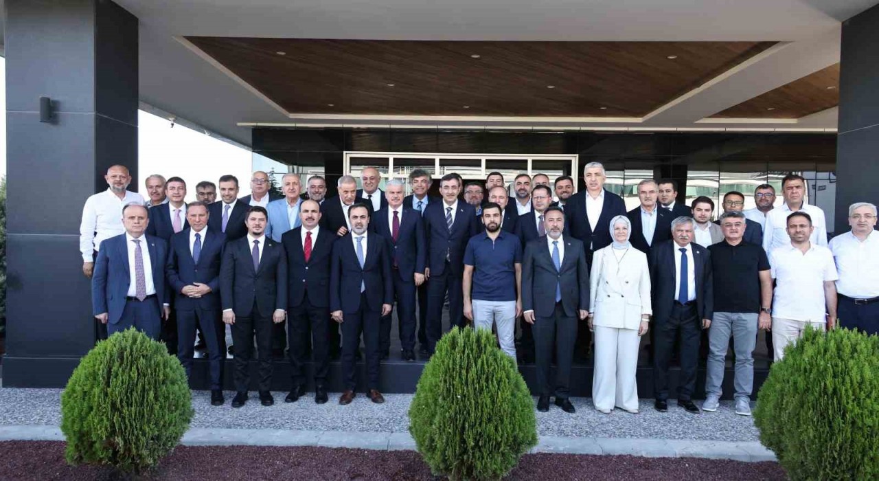 Başkan Büyükeğen, Cumhurbaşkanı Yardımcısı Yılmazdan Konya sanayisine destek istedi