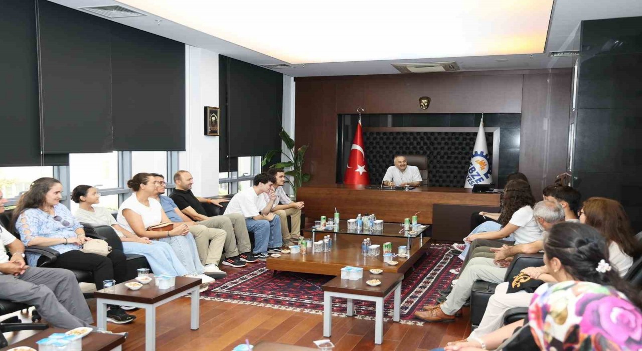 Başkan Büyükgöz, YKSde ilk bine giren öğrencileri ağırladı