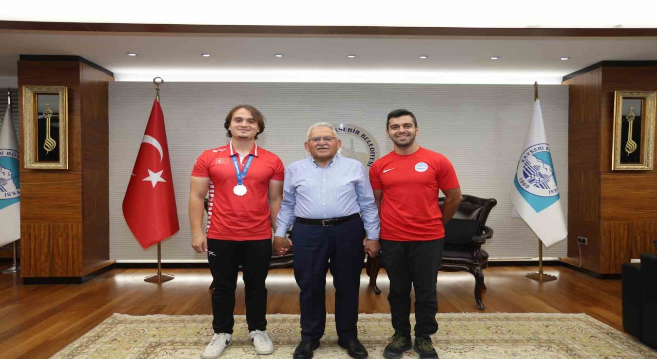 Başkan Büyükkılıç, dünya şampiyonu Arslanı ağırladı