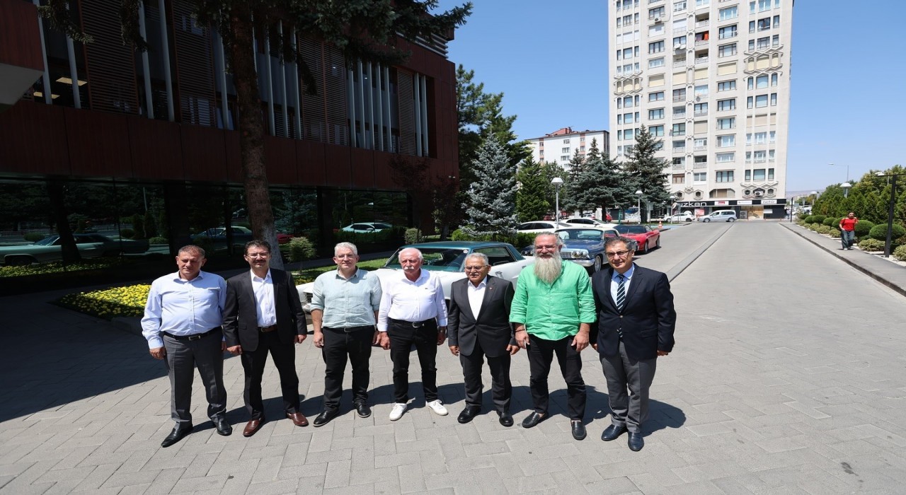 Başkan Büyükkılıça ziyaretçi akını