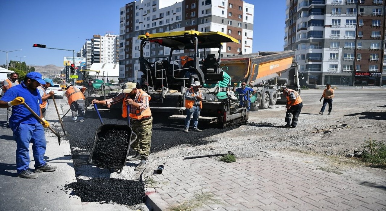 Başkan Büyükkılıçtan 2 milyon TLlik Erkilet Bulvarı bağlantı yoluna yakım takip