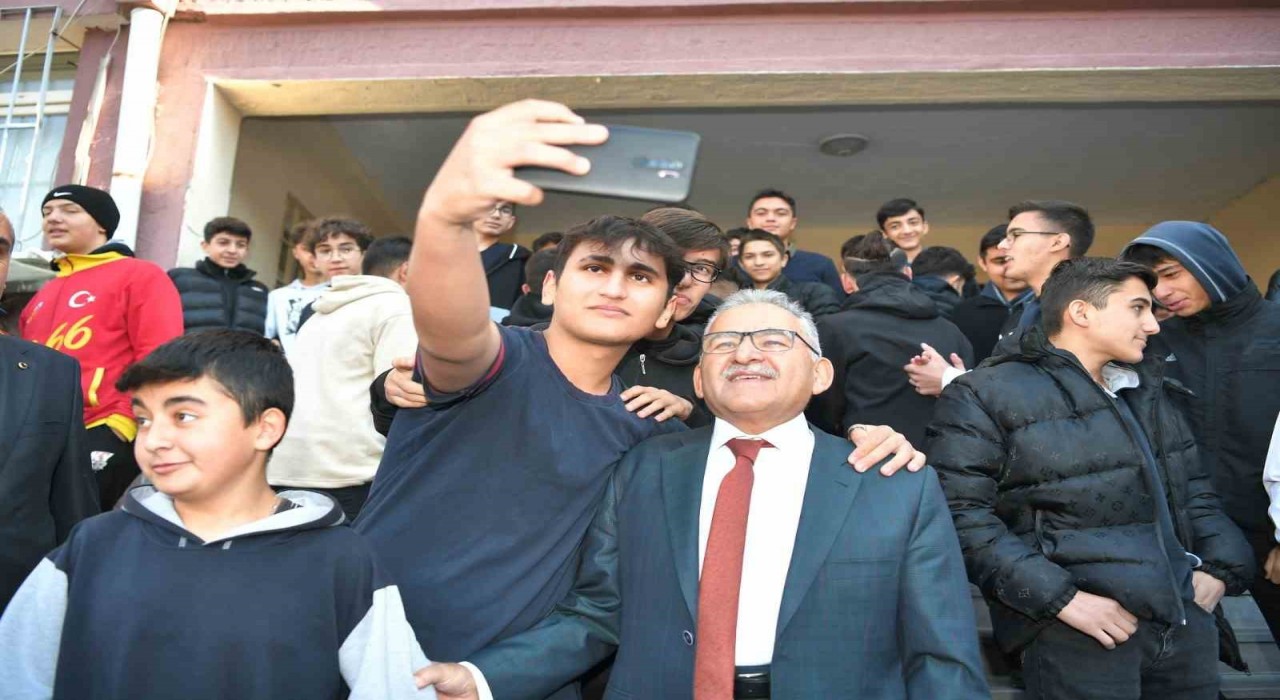 Başkan Büyükkılıçtan müjde: Öğrencilere ulaşım kartı desteği