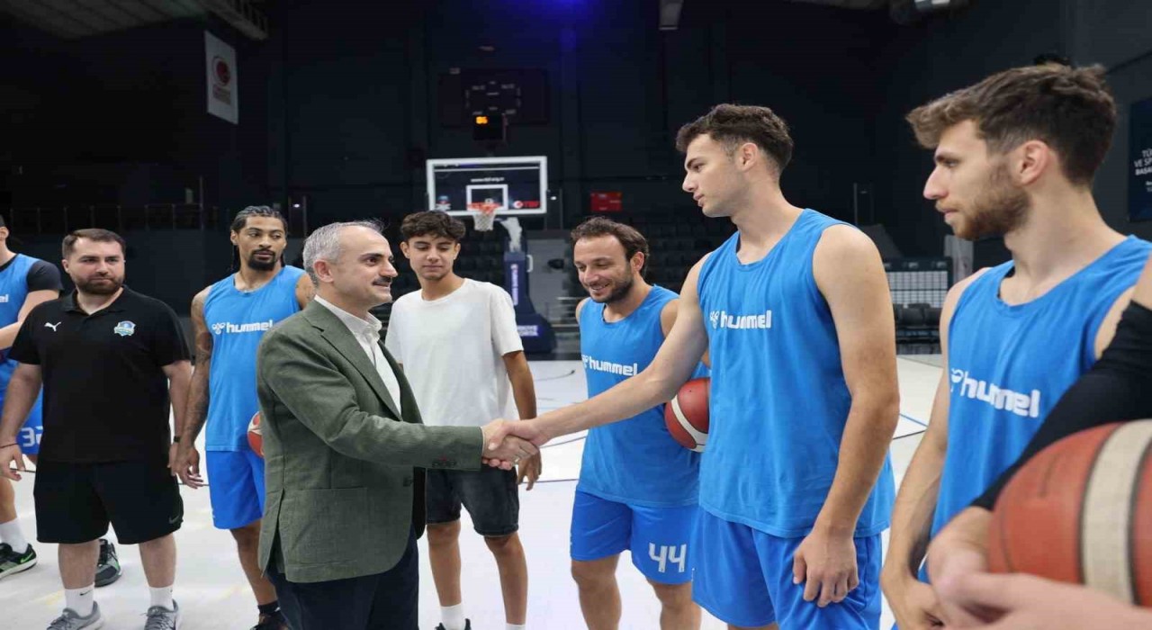 Başkan Çiftçiden, basketbol takımına sezon öncesi ziyaret