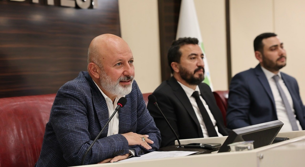 Başkan Çolakbayrakdar: Hızla büyüyen ilçemize yatırım yapan, kazançlı çıkacak