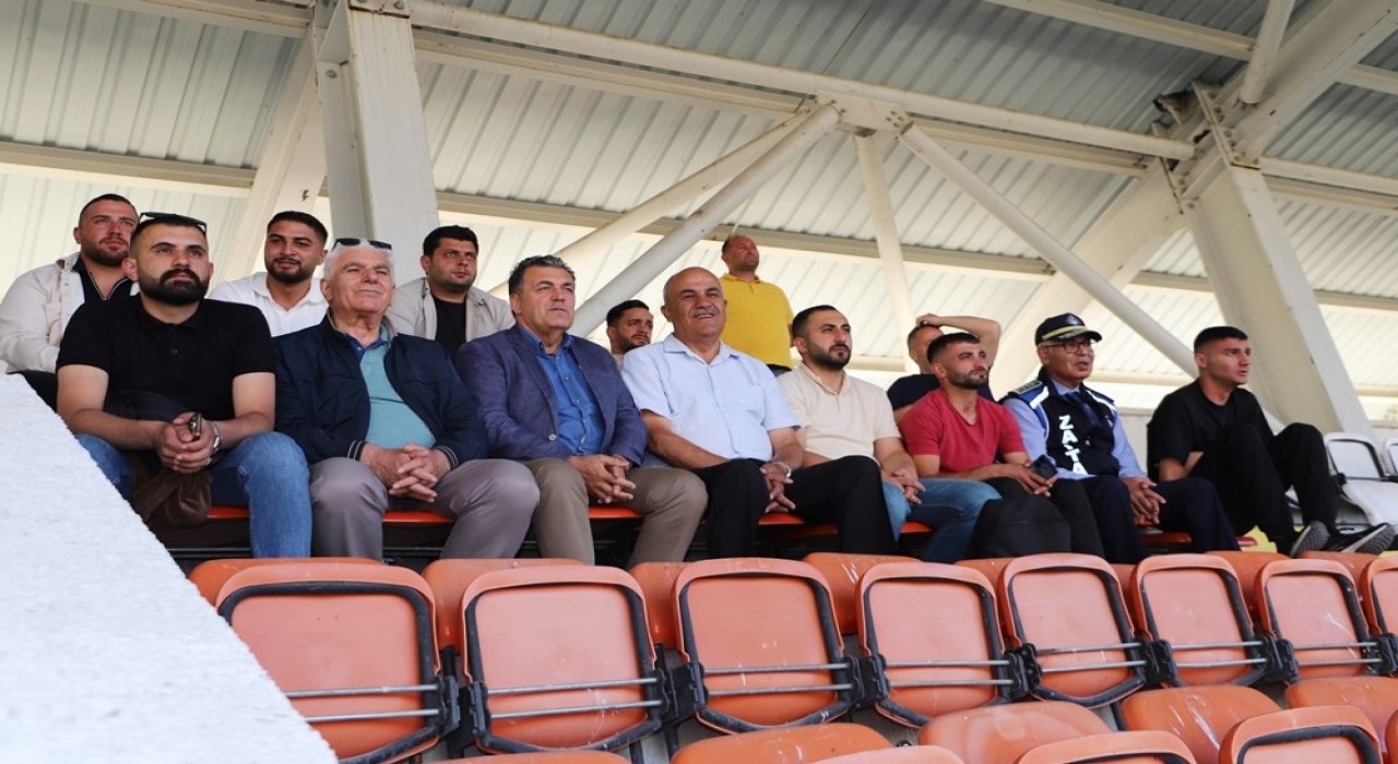 Başkan Demir, turnuva maçını tribünden izledi