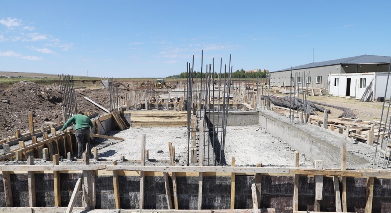 Başkan Demirden yapımı süren Galericiler sitesi için müjde