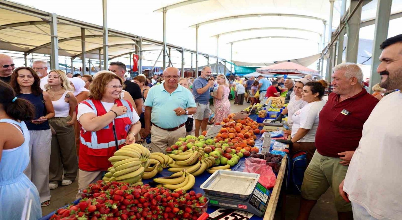 Başkan Gençay Cumartesi pazarında vatandaşlarla buluştu