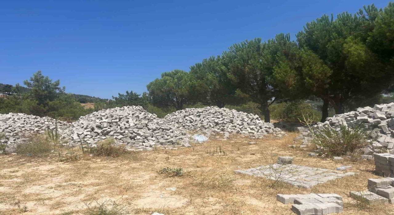 Başkan hibe parke taşlarını parayla sattı iddiası