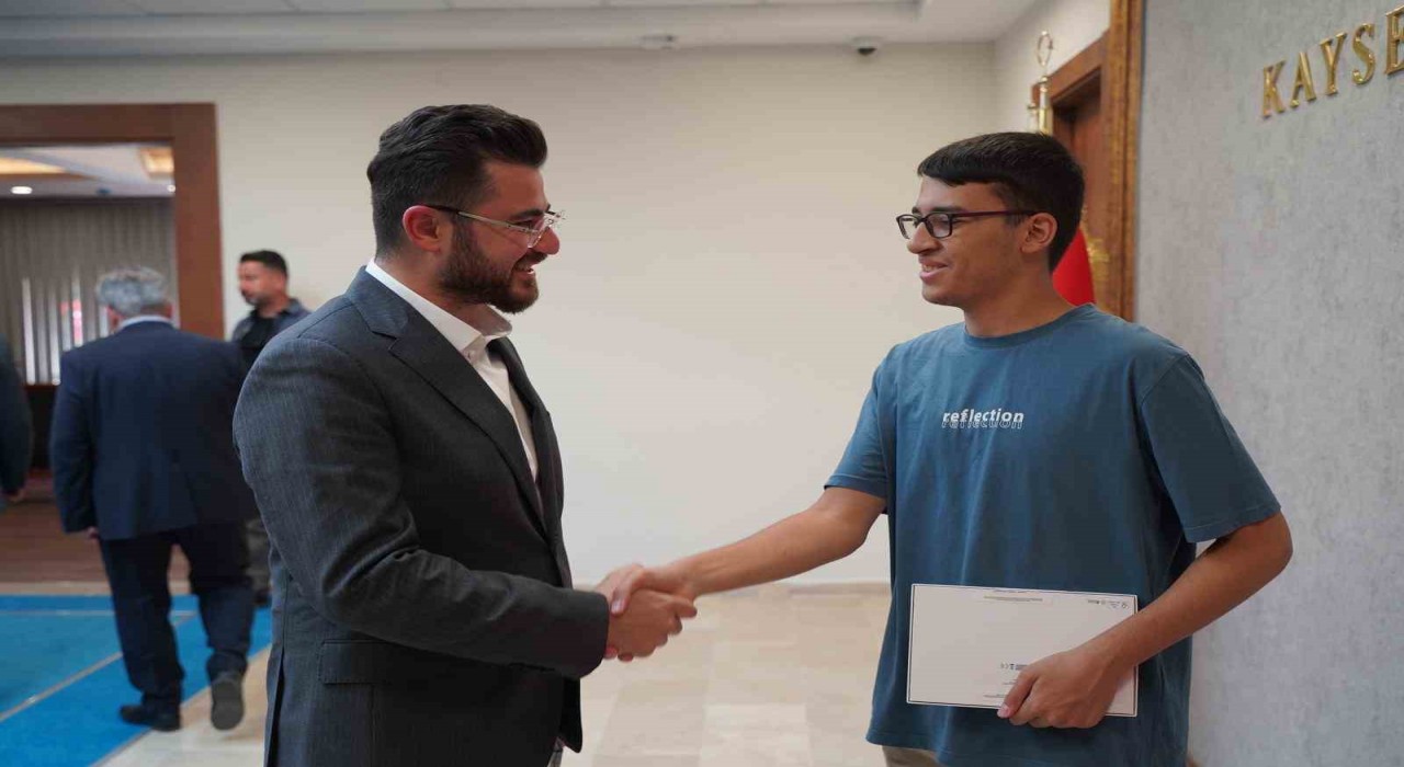 Başkan Okandan, YKS Sayısal Türkiye 3.sü ile  bir araya geldi