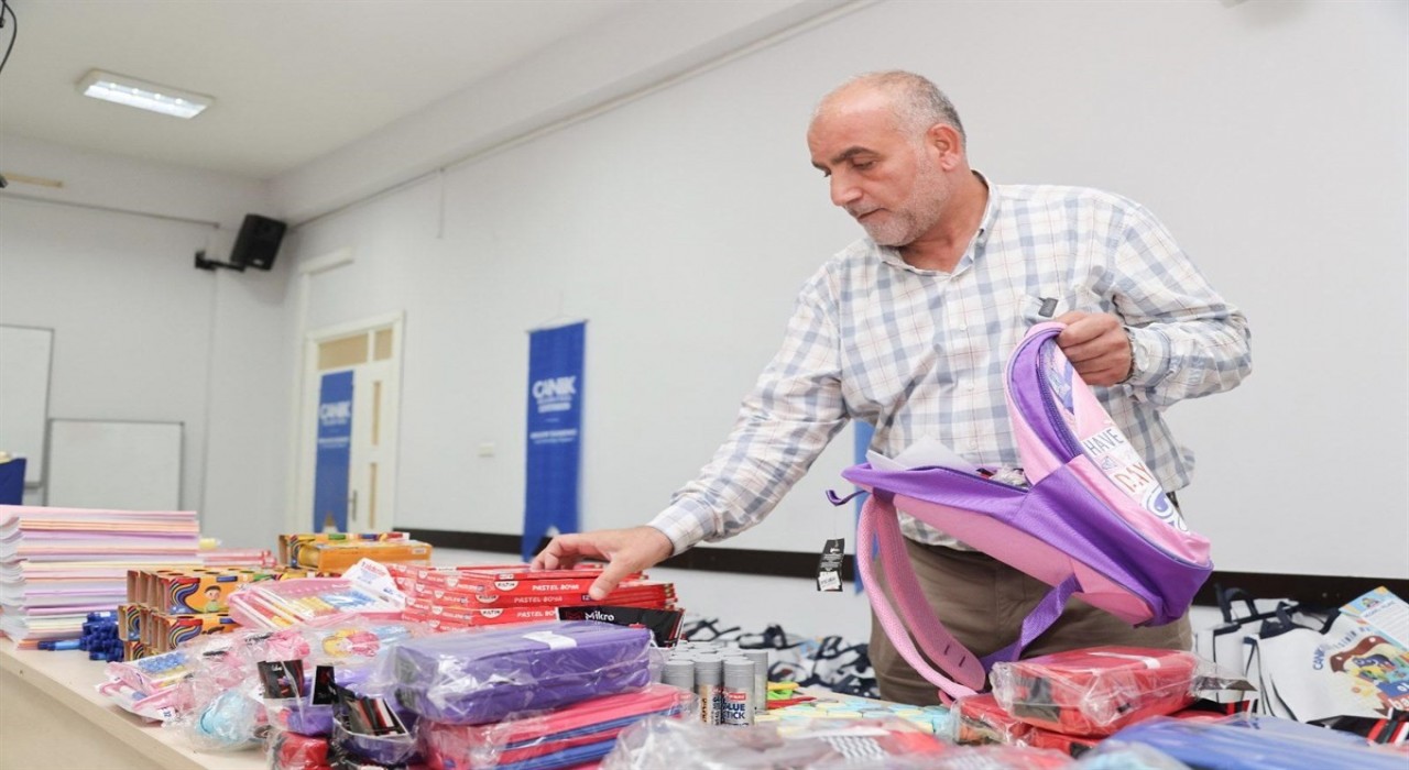 Başkan Sandıkçı: Öğrencilerimiz için çanta ve kırtasiye desteğimiz devam ediyor