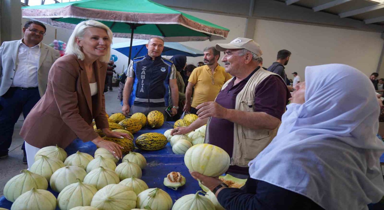 Başkan Subaşı, kapalı pazar esnafı ve vatandaşlarla buluştu