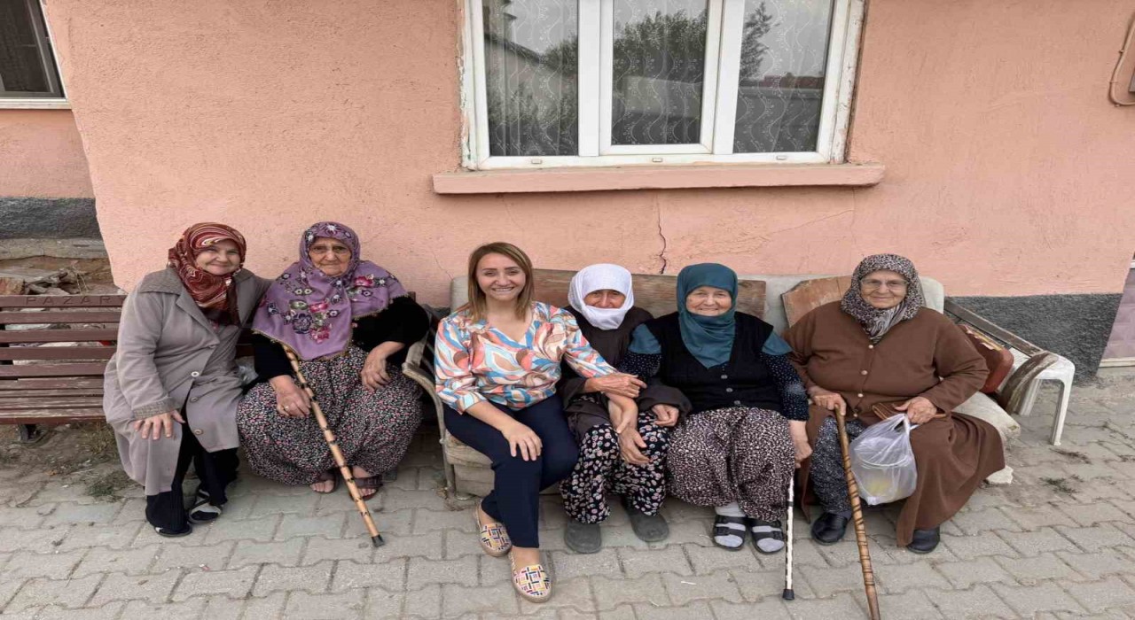 Başkan Tekinden kadınlara çat kapı ziyaret