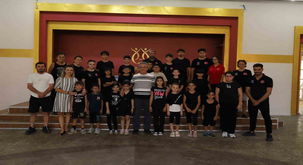 Başkan Tetikten Nazilli Belediyesi Halk Oyunları Topluluğu ile görüştü