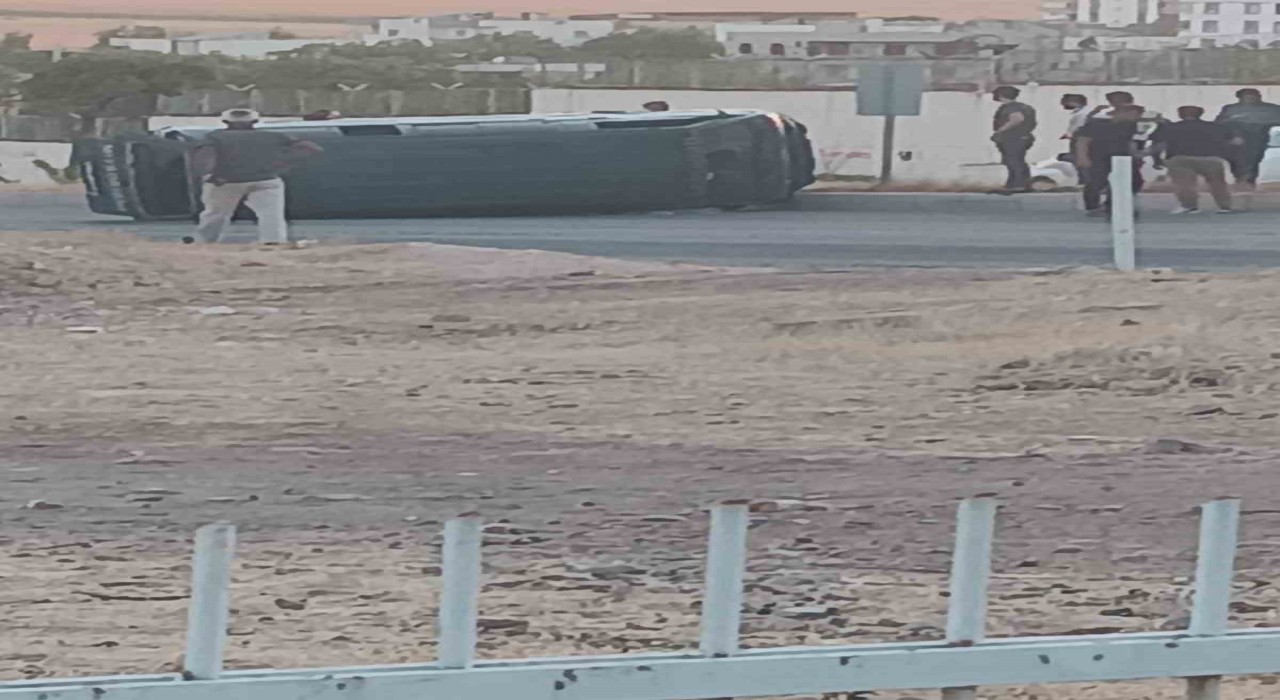 Batmanda minibüs yan yattı: 1 yaralı