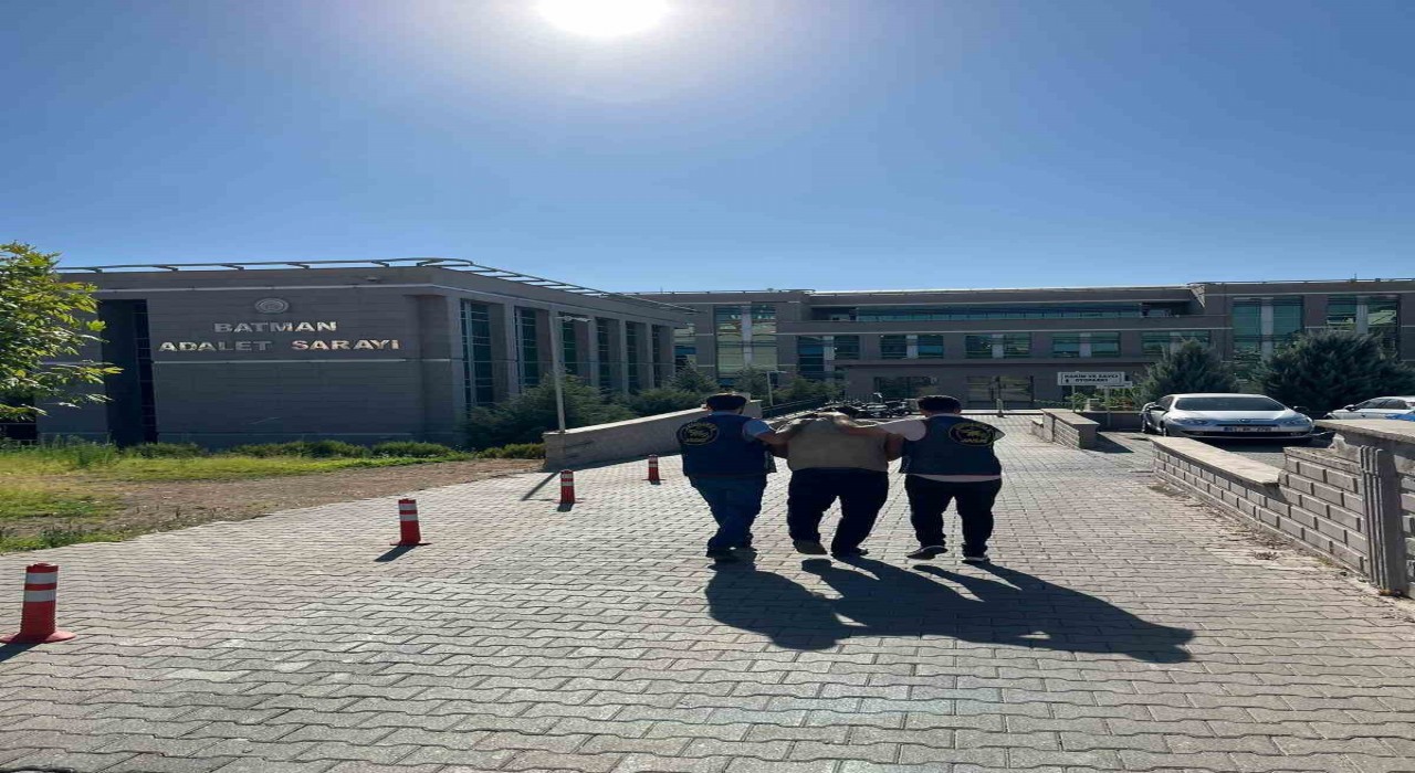 Batmanda sürekli araç değiştirerek izini kaybettirmeye çalışan hırsızlık zanlısı yakayı ele verdi