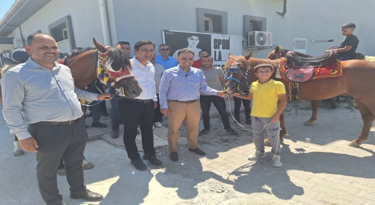 Baybatur Selendide esnaf ve partililerle buluştu