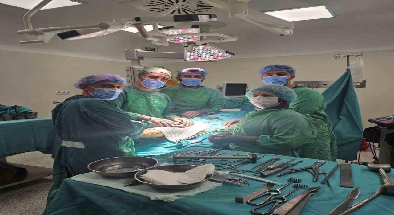 Bayburtta 5 hastaya diz protezi ve kapalı omuz ameliyatı yapıldı