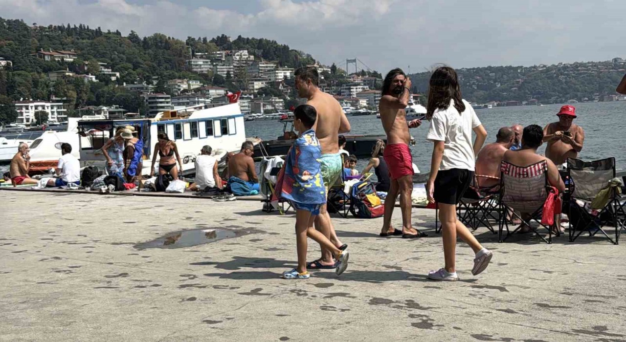 Bebek Sahilinde Zafer Bayramı tatili ve yazın son günleri yoğunluğu
