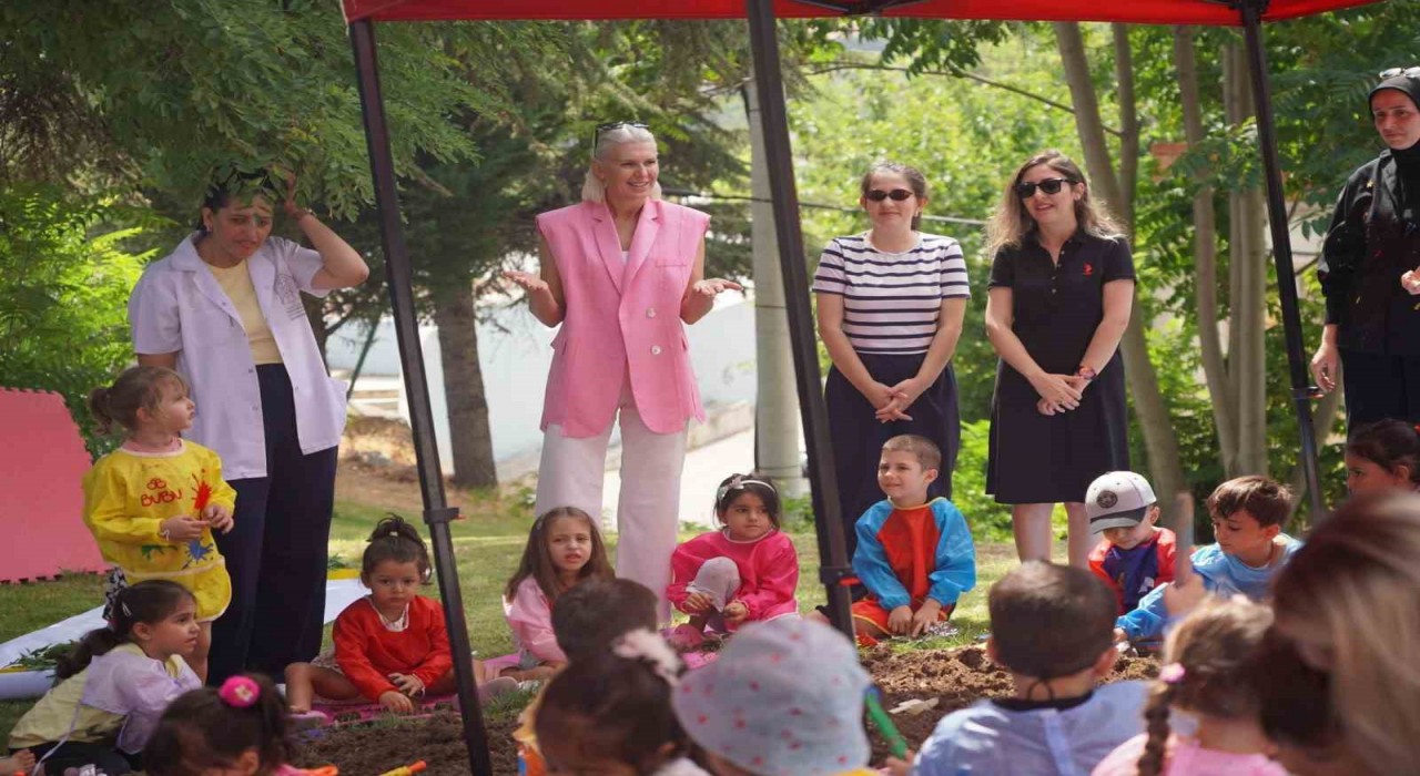 Belediye Başkanı Subaşı, Cemal Süreya Atölyesinde çocuklarla bir aradaydı