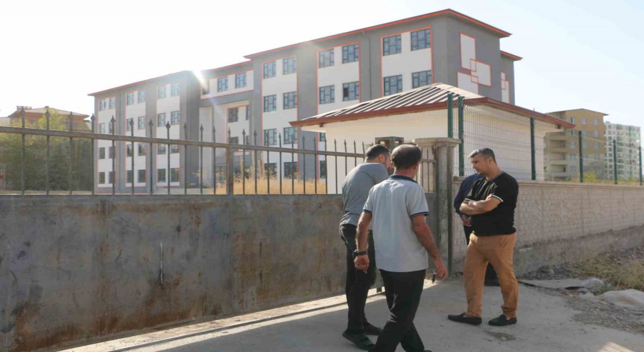 Belediyenin ruhsat vermediği okul, 2 yıldır açılamıyor