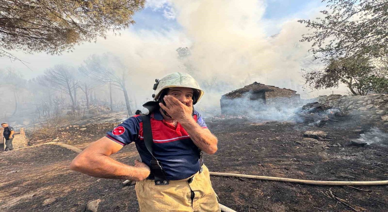 Bergamada orman yangını: Alevler evlere sıçradı