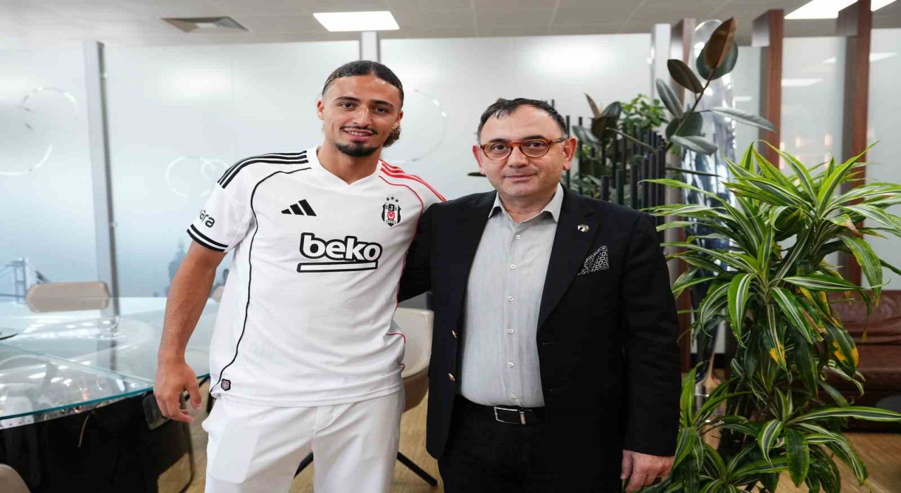 Beşiktaşın yeni transferi Taylan Bulut, İstanbula geldi