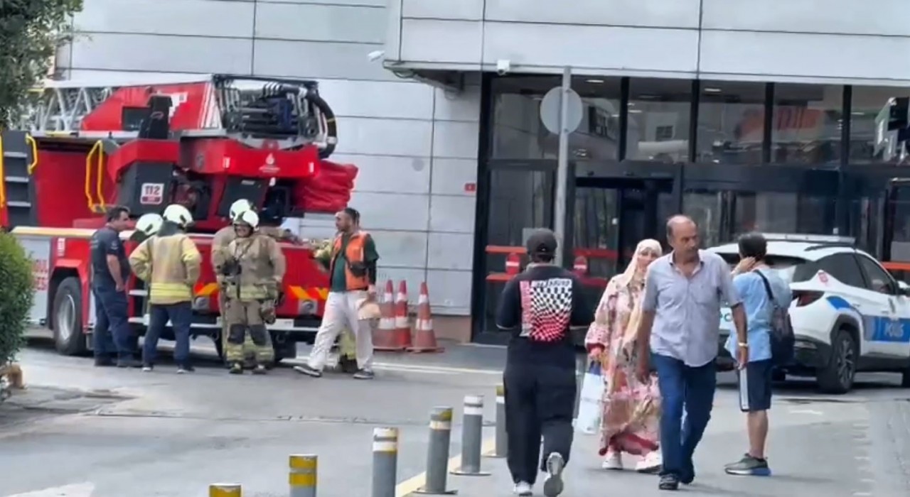 Beylikdüzünde AVM de yangın paniği
