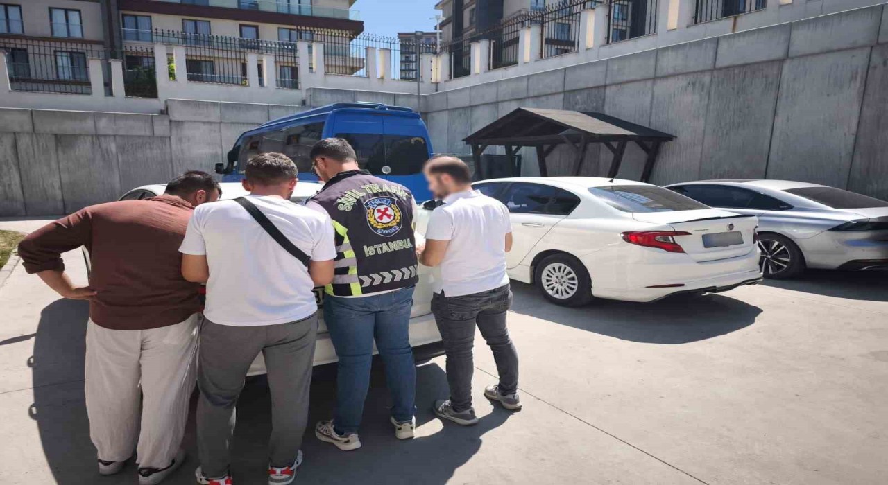 Beylikdüzünde ters yönde ilerleyen sürücüler trafiği tehlikeye attı