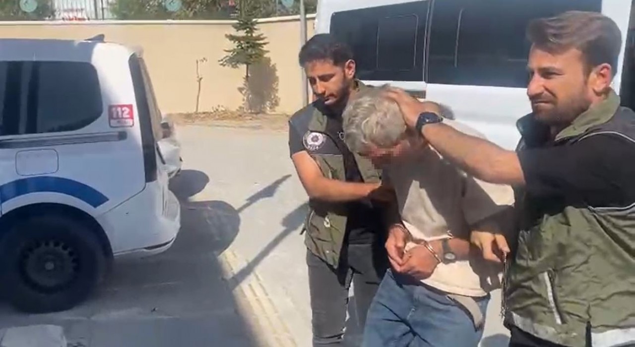 Beylükdüzünde müşteri gibi girdiği dükkandan termos ve telefon çalan Cezayirli yakalandı