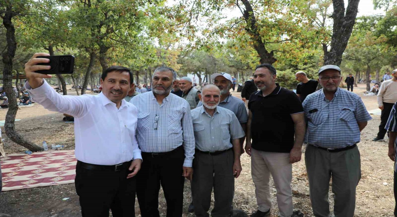 Beyşehirde Karataylı emekliler piknikte buluştu