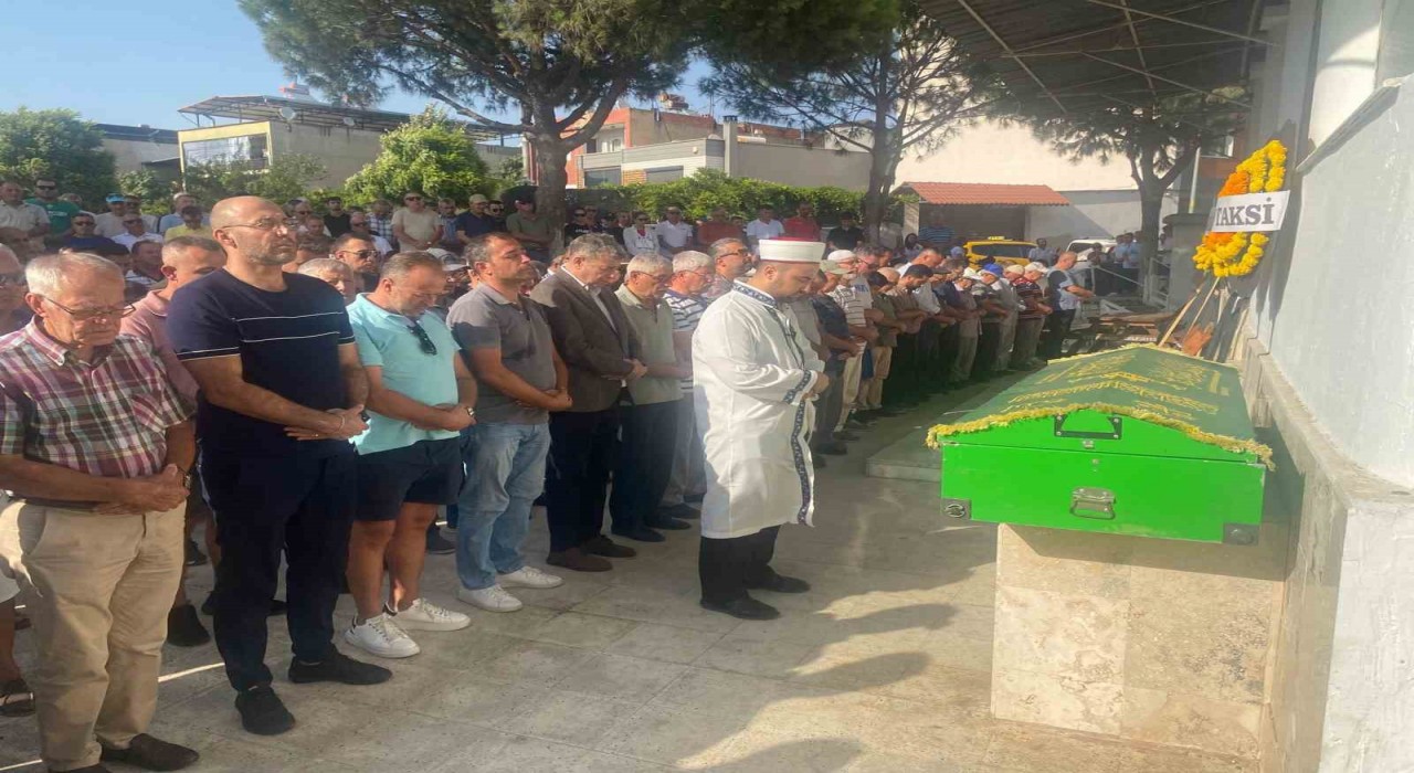 Bıçaklı saldırıda hayatını kaybeden taksi şoförü toprağa verildi