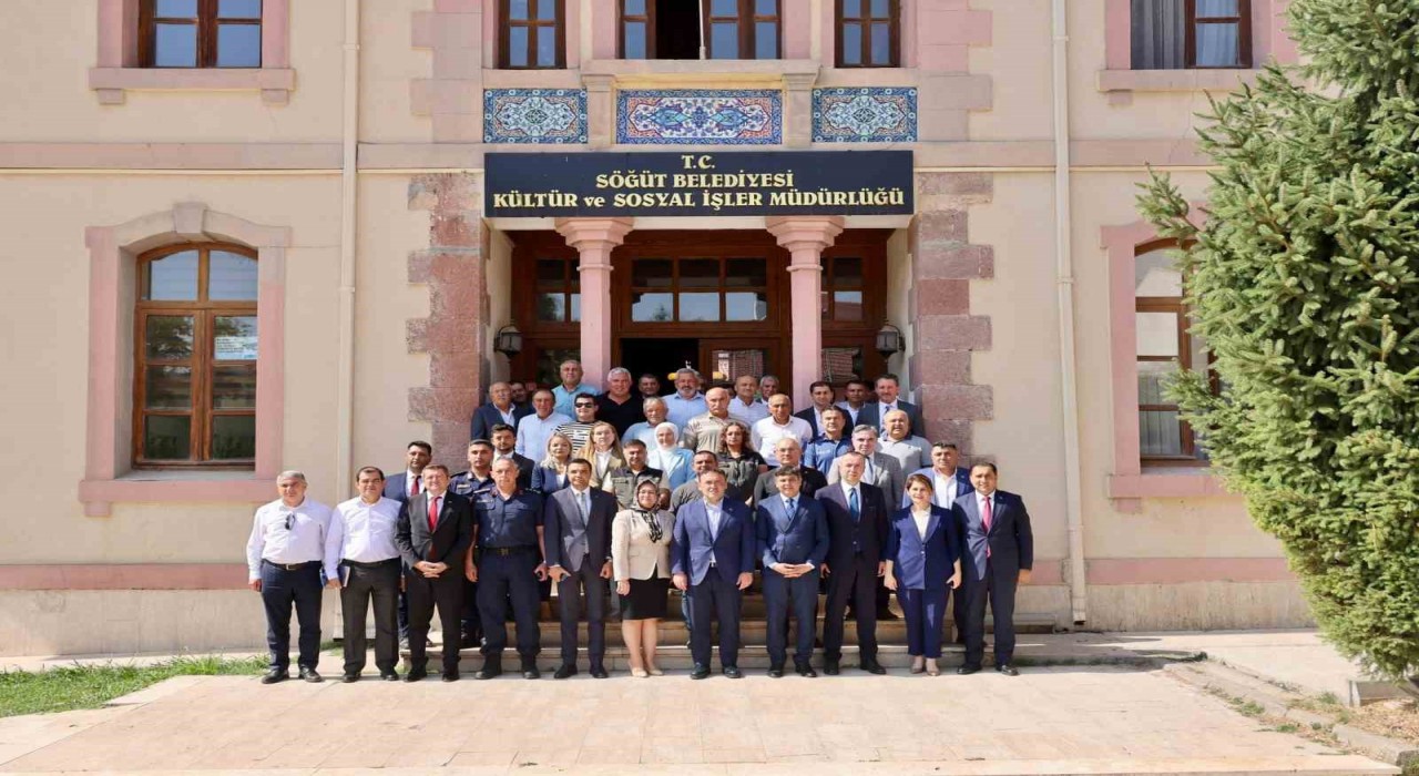 Bilecik Valisi Faik Oktay Sözer başkanlığında Söğütte muhtarlar toplantısı yapıldı